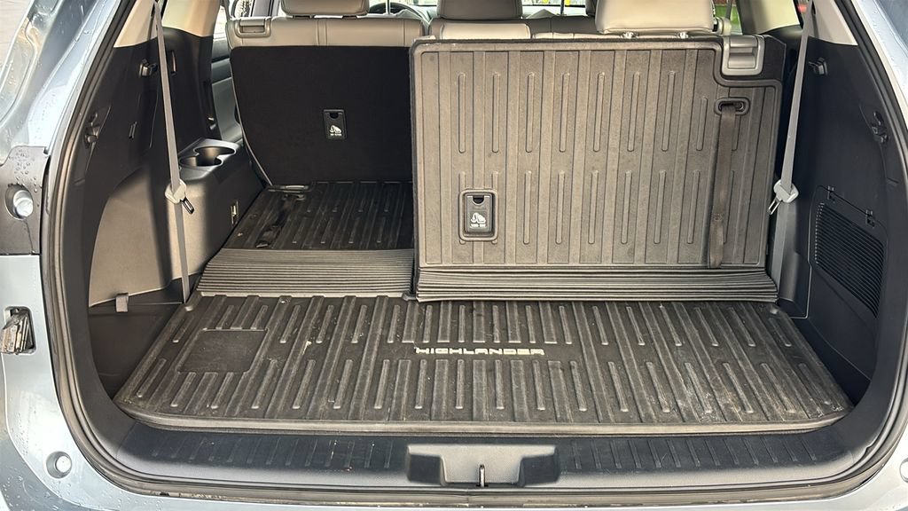 Used 2023 Toyota Highlander XLE AWD/4WD image 34