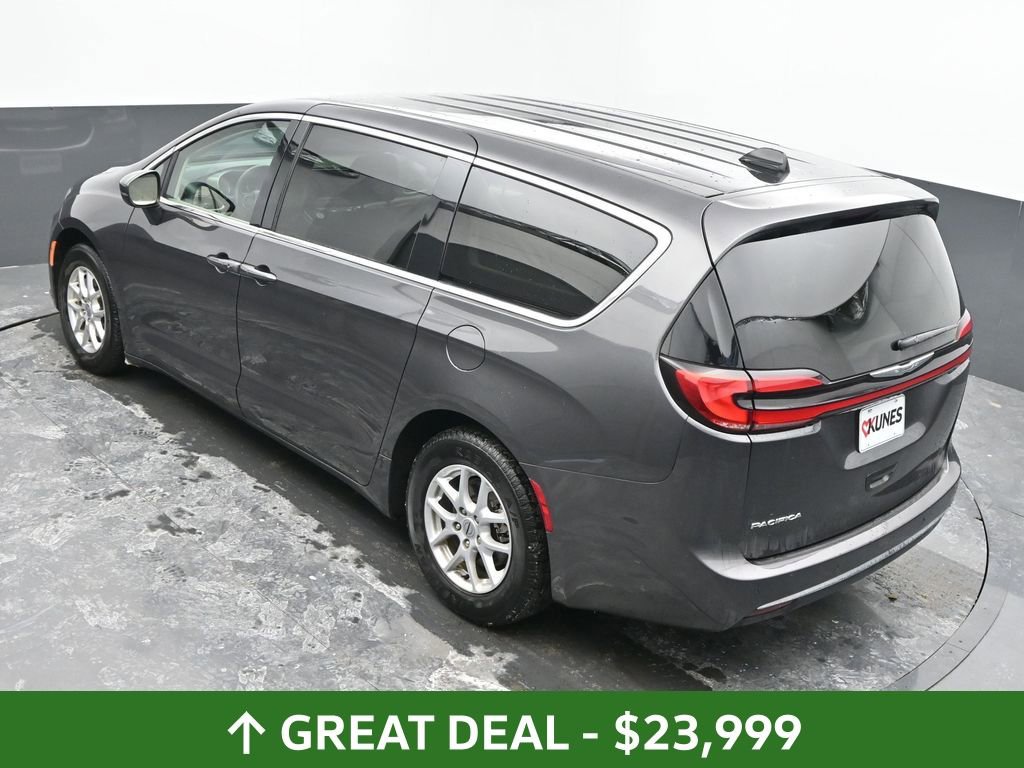 Used 2023 Chrysler Pacifica Touring-L image 38