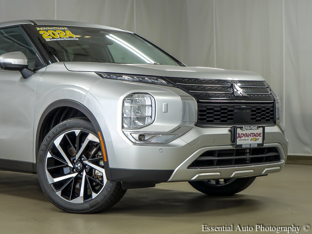Used 2024 Mitsubishi Outlander SE AWD/4WD image 3