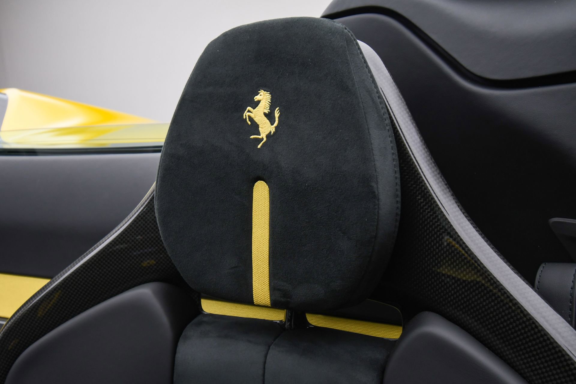 Used 2022 Ferrari SF90 Spider image 57