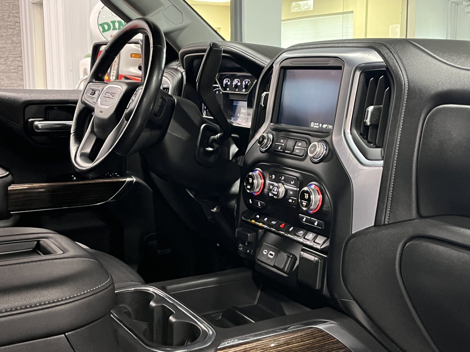 Certified 2021 GMC Sierra 1500 Elevation w/ Preferred Package AWD/4WD image 10