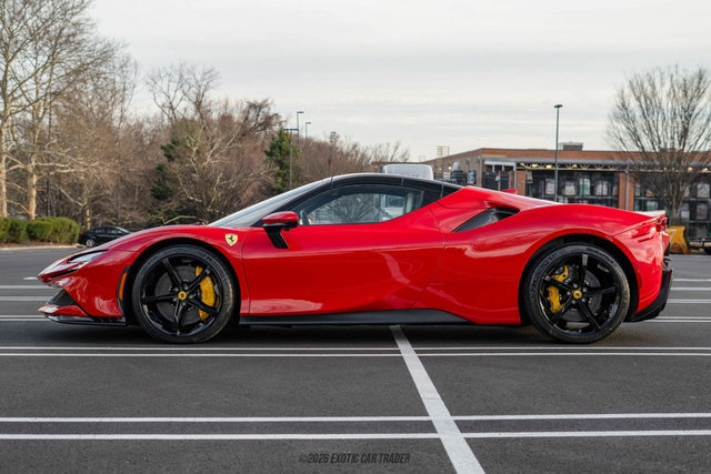 Used 2025 Ferrari SF90 Spider image 15
