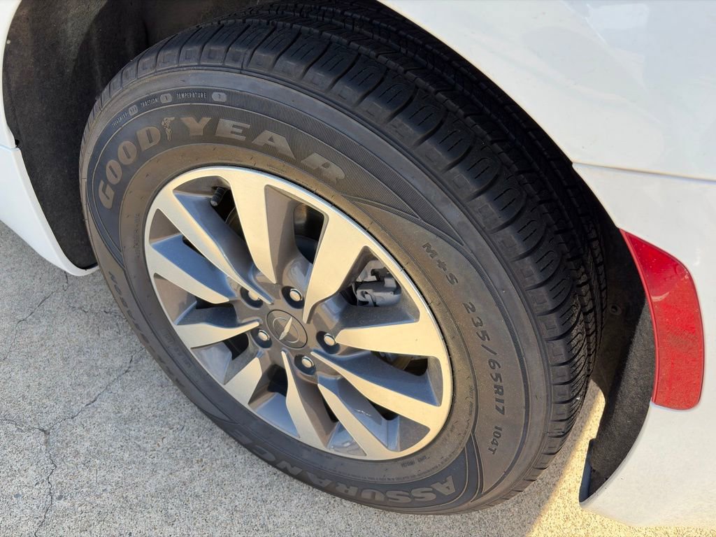 Used 2023 Chrysler Pacifica Limited FWD image 6