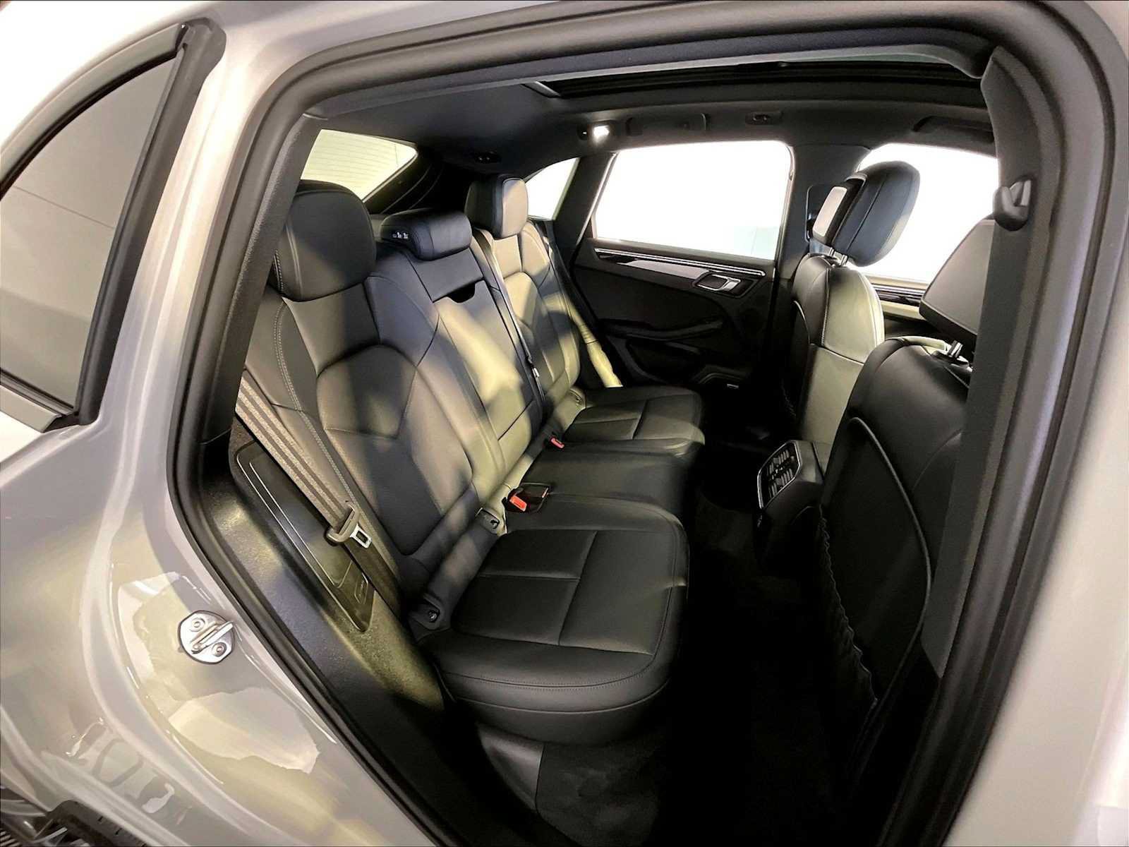 Certified 2021 Porsche Macan S AWD/4WD image 23