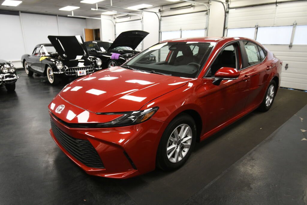Used 2026 Toyota Camry LE FWD image 4