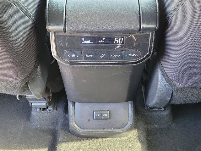 Used 2024 Toyota Highlander LE FWD image 12