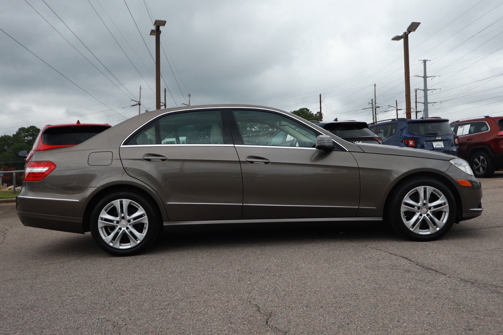 Used 2011 Mercedes-Benz E 350 4MATIC Sedan image 6