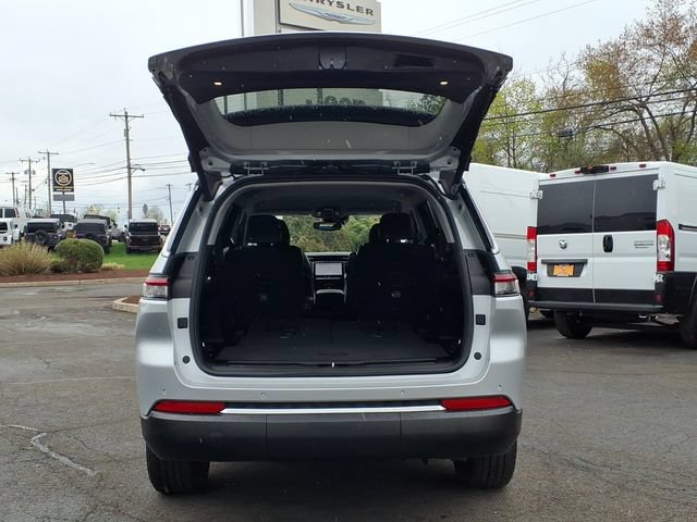 Certified 2023 Jeep Grand Cherokee L Limited AWD/4WD image 10