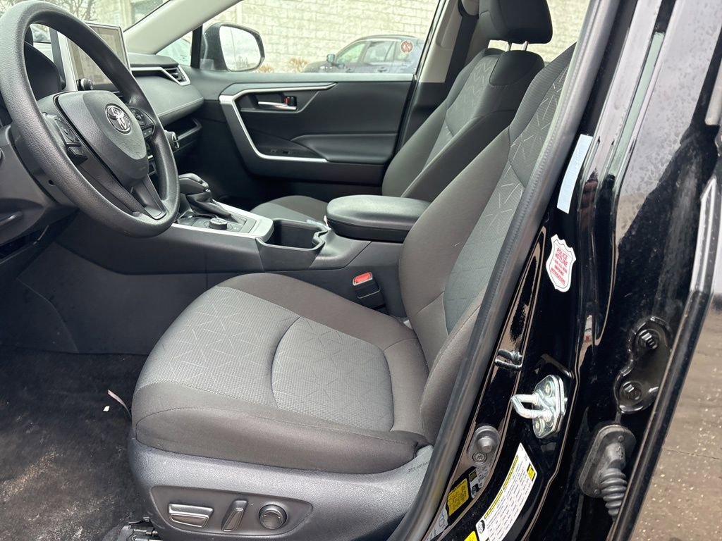 Used 2025 Toyota RAV4 XLE image 11