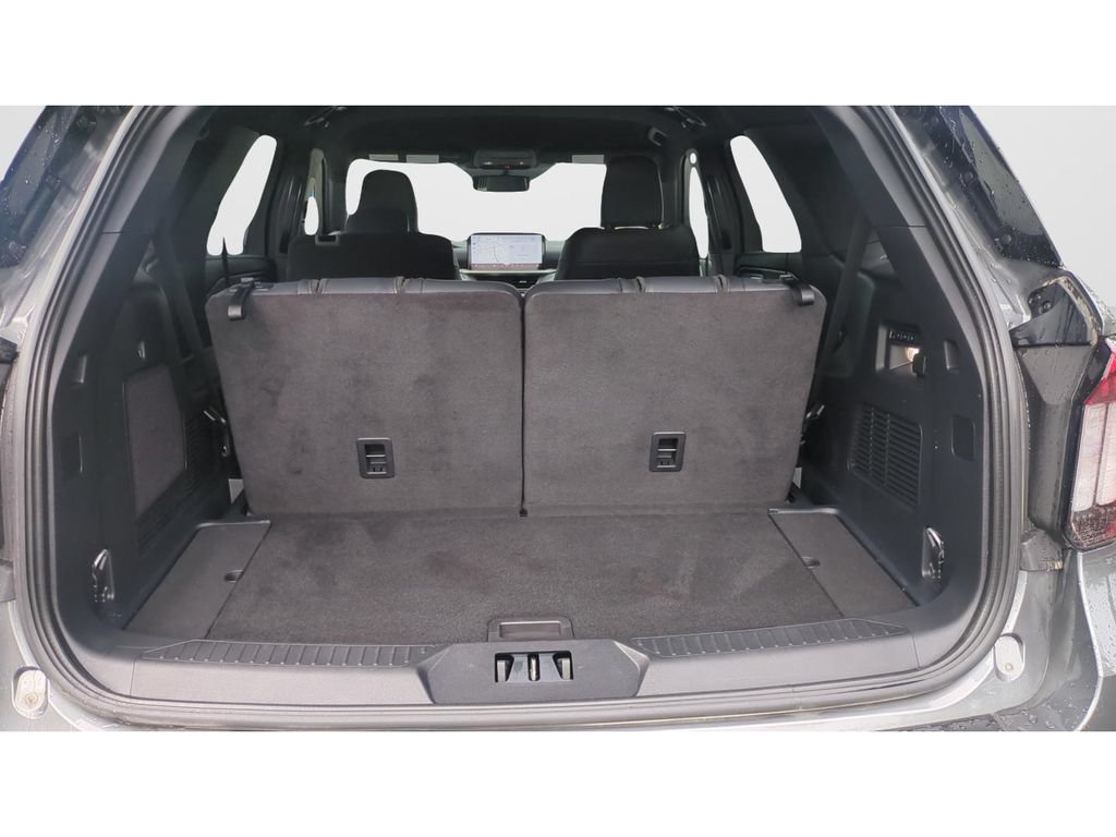 Used 2025 Ford Explorer ST RWD image 9