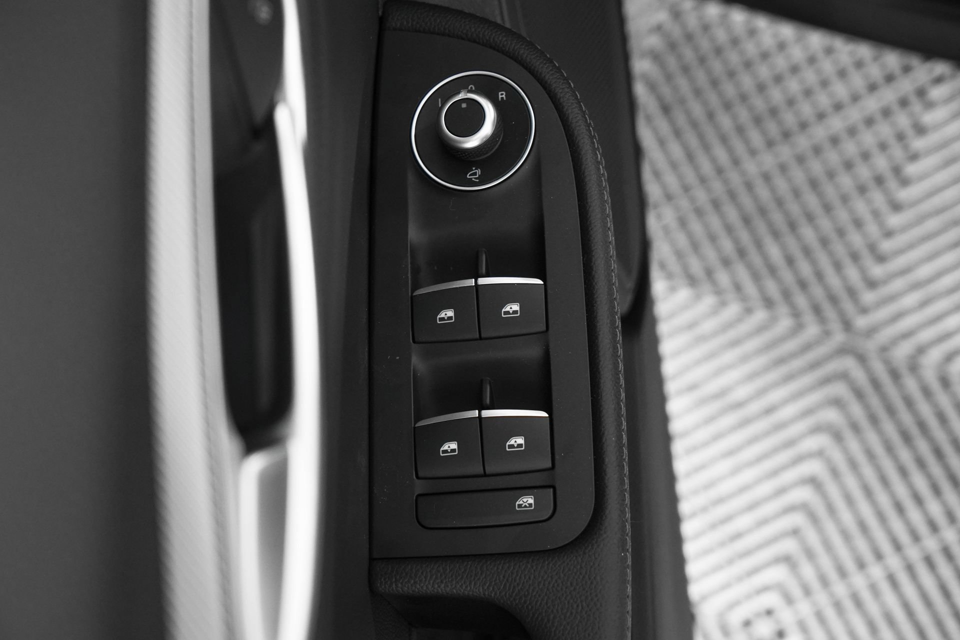 Used 2025 Alfa Romeo Giulia w/ Driving Assist Package RWD image 29