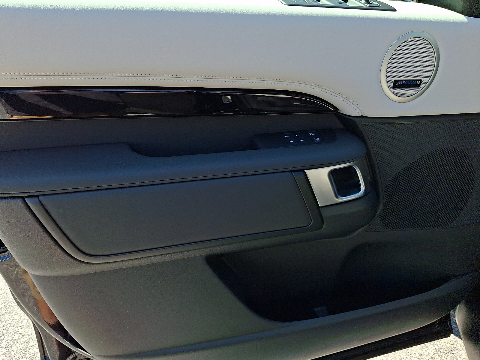 New 2026 Land Rover Discovery S AWD/4WD image 10