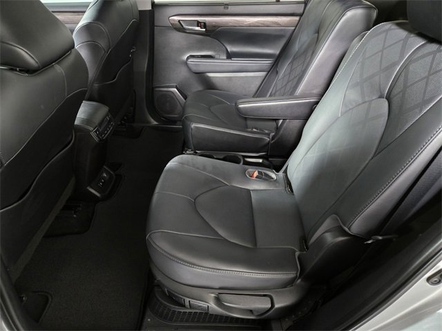 Used 2021 Toyota Highlander Platinum image 15