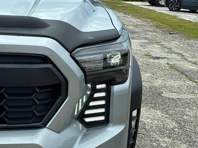 Used 2025 Toyota Tacoma TRD Off-Road w/ TRD Off Road Upgrade Package AWD/4WD image 10