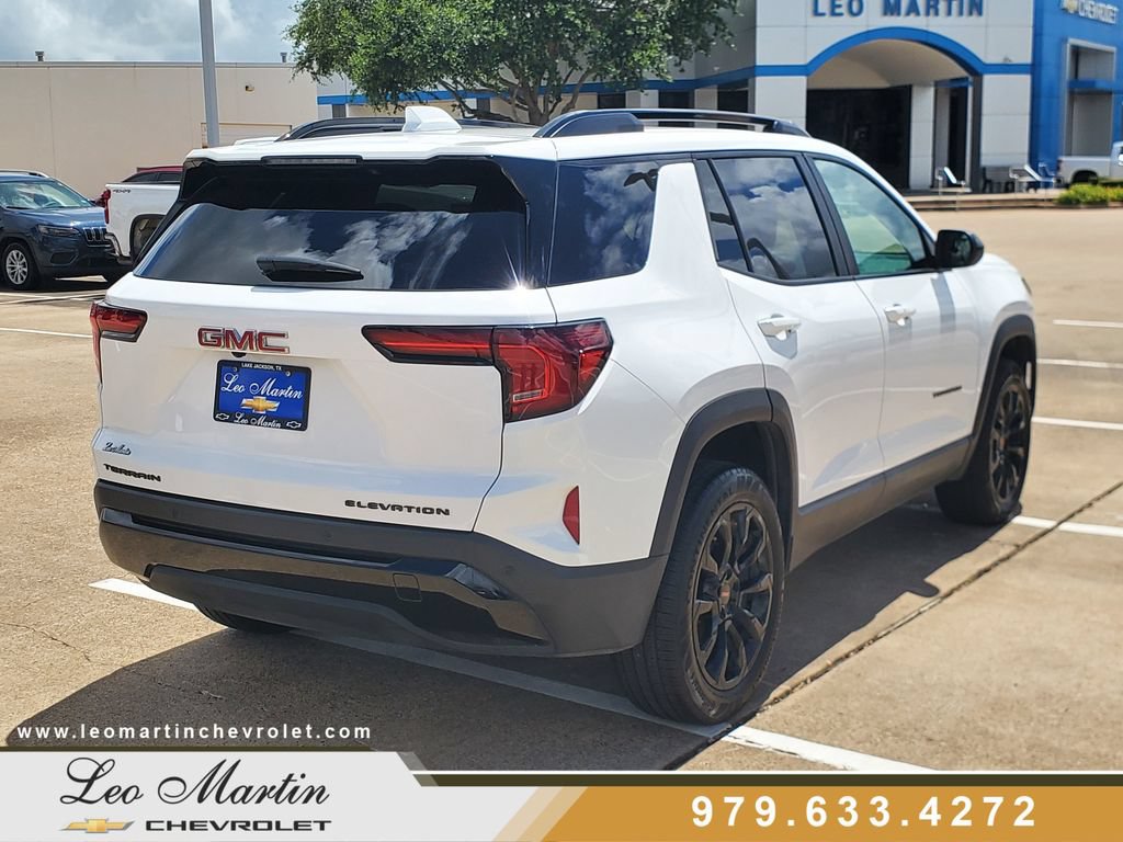 Used 2026 GMC Terrain Elevation w/ Elevation Premium Package FWD image 3