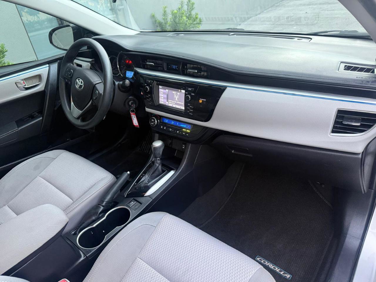 Used 2015 Toyota Corolla LE FWD image 23