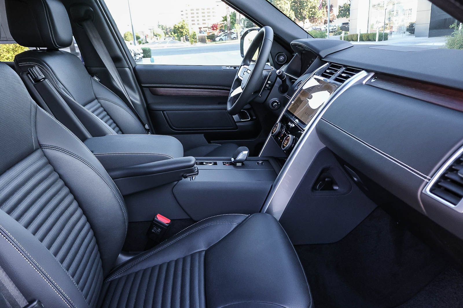 New 2026 Land Rover Discovery Dynamic SE AWD/4WD image 16