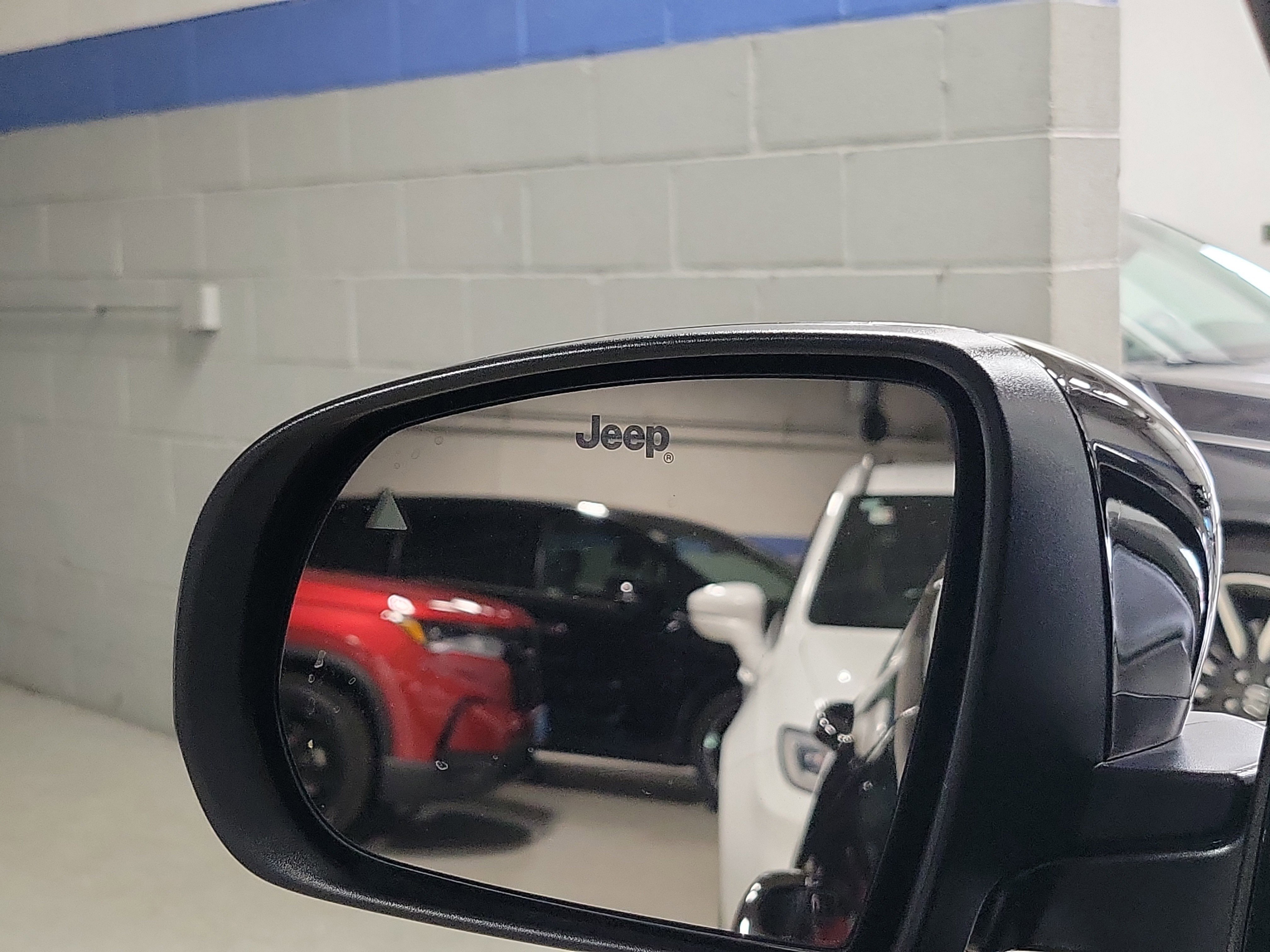 Used 2025 Jeep Compass Latitude image 18