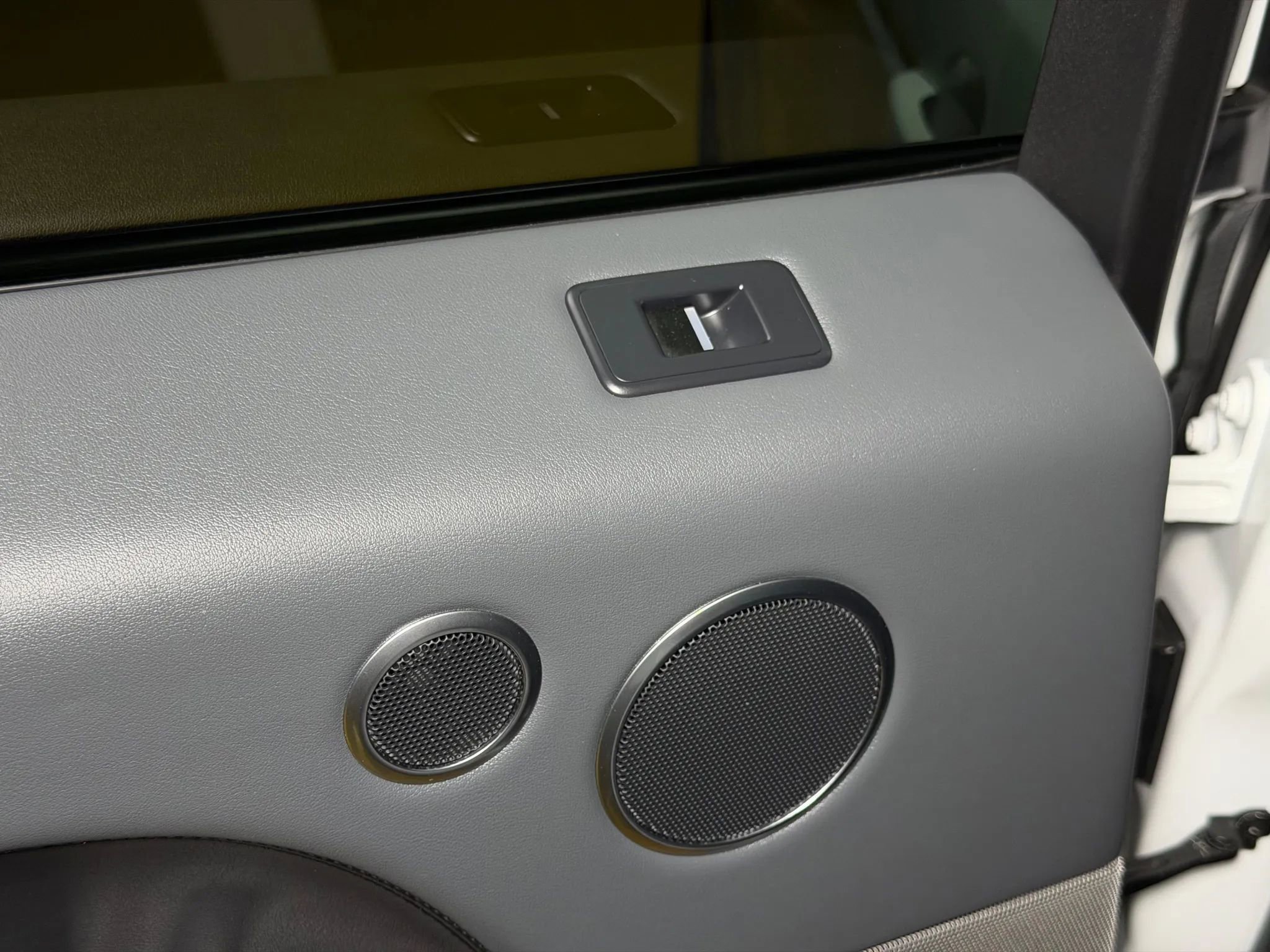 Used 2014 Land Rover Range Rover Sport SE image 45