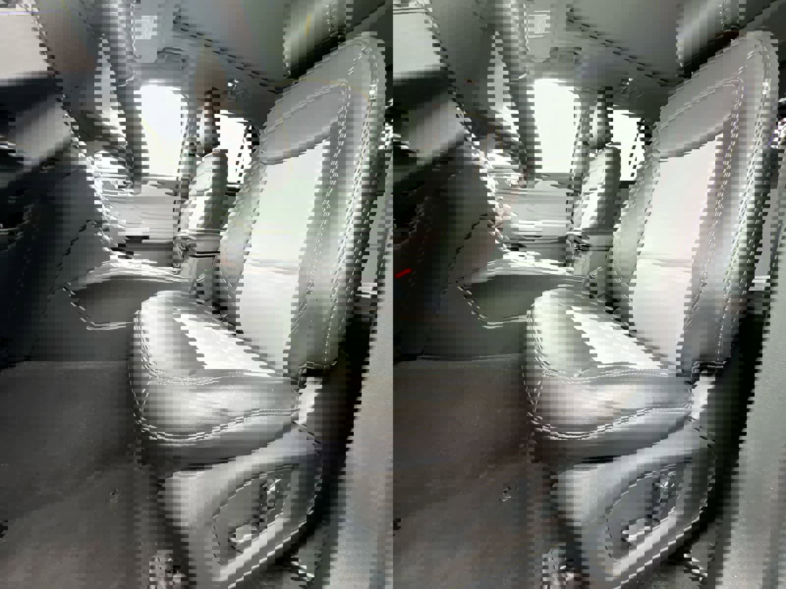 Used 2023 Ford Explorer XLT w/ Equipment Group 202A image 16