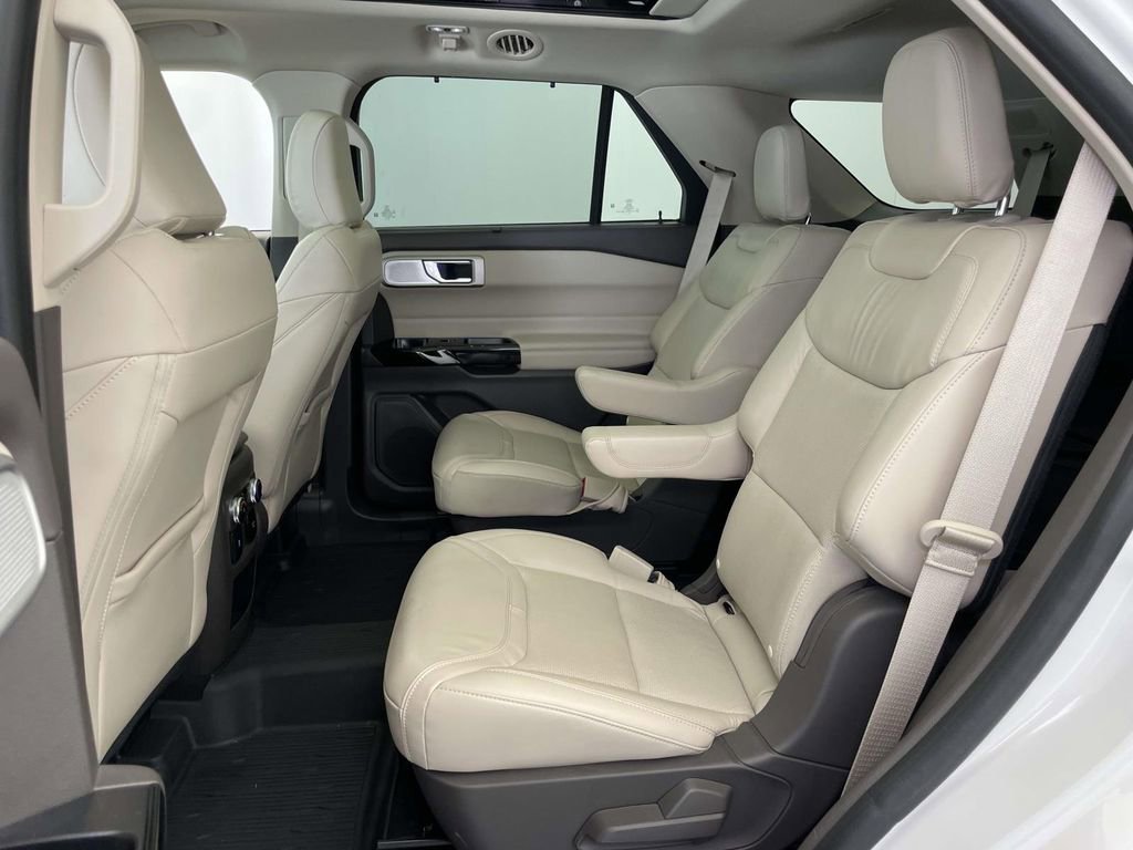 Used 2021 Ford Explorer Platinum w/ Equipment Group 601A AWD/4WD image 19