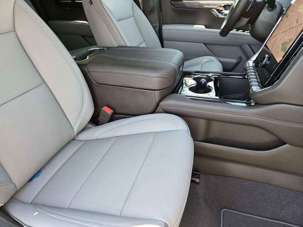 New 2026 GMC Yukon XL Elevation w/ Elevation Premium Package AWD/4WD image 9