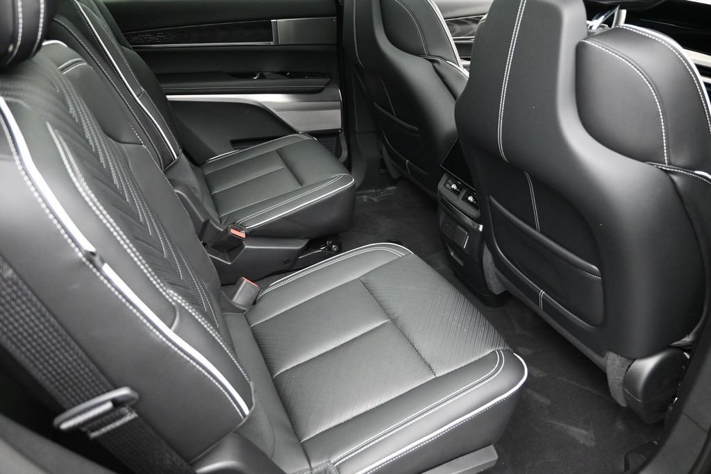 Certified 2026 Cadillac Vistiq Platinum w/ LPO, Floor Liner Package AWD/4WD image 29