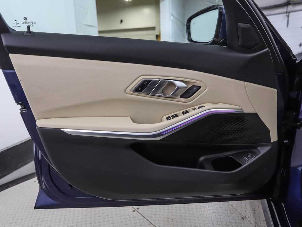 Used 2021 BMW 330i xDrive Sedan w/ Convenience Package image 9