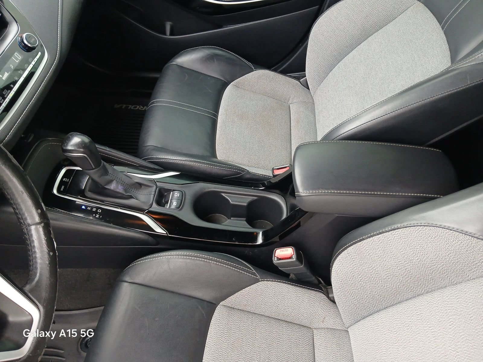 Used 2020 Toyota Corolla XSE FWD image 40