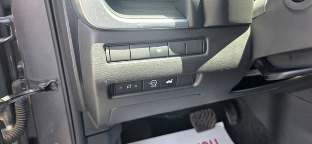 Used 2025 Nissan Rogue SV AWD/4WD image 17