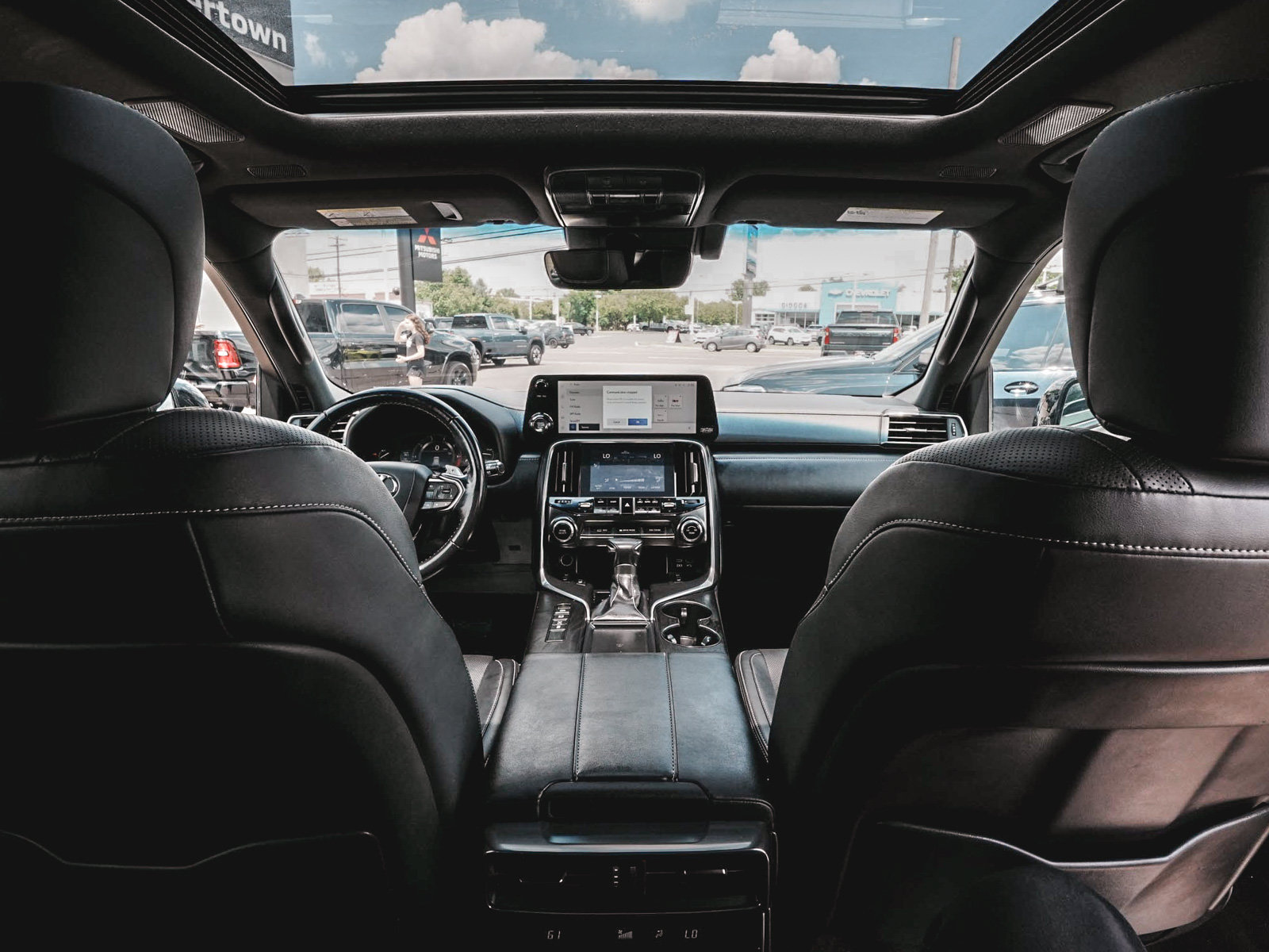 Used 2022 Lexus LX 600 4WD w/ Appearance Package image 36