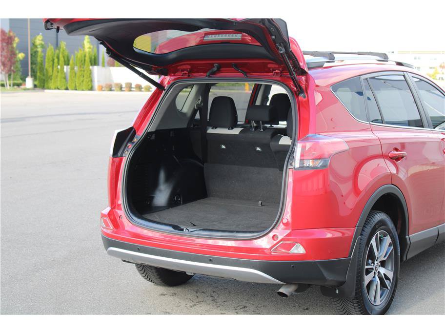 Used 2017 Toyota RAV4 XLE AWD/4WD image 13