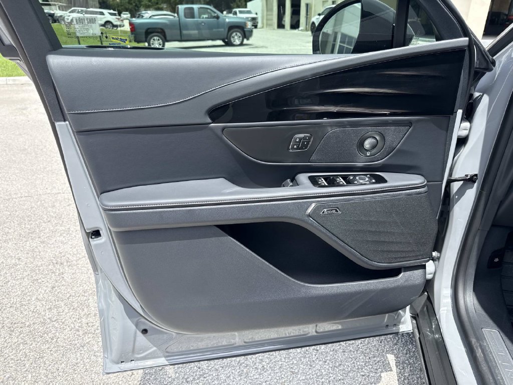 New 2026 Lincoln Nautilus Reserve AWD/4WD image 18