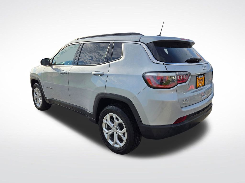 Used 2024 Jeep Compass Latitude AWD/4WD image 5