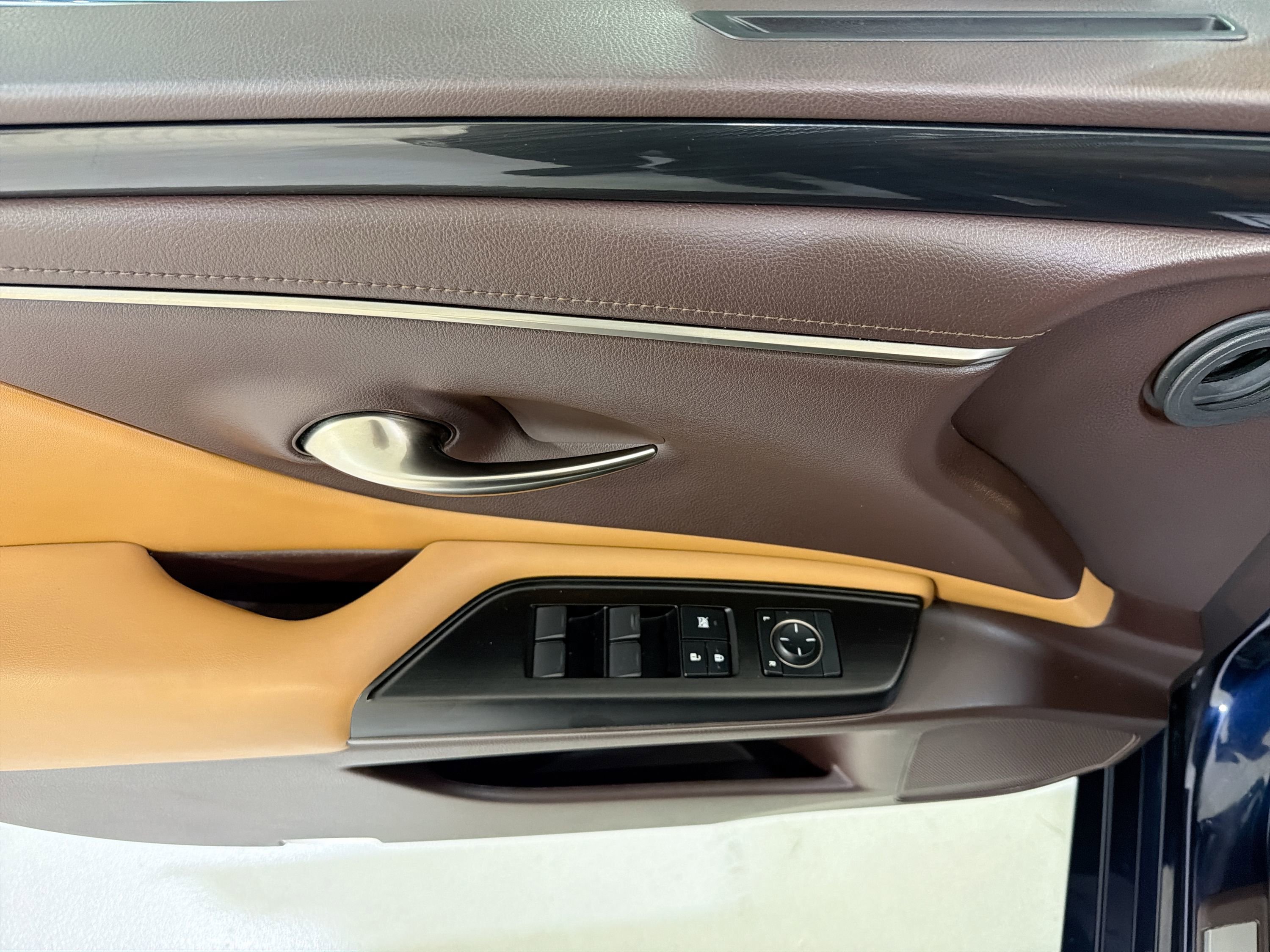 Used 2019 Lexus ES 350 w/ Accessory Package 2 FWD image 12