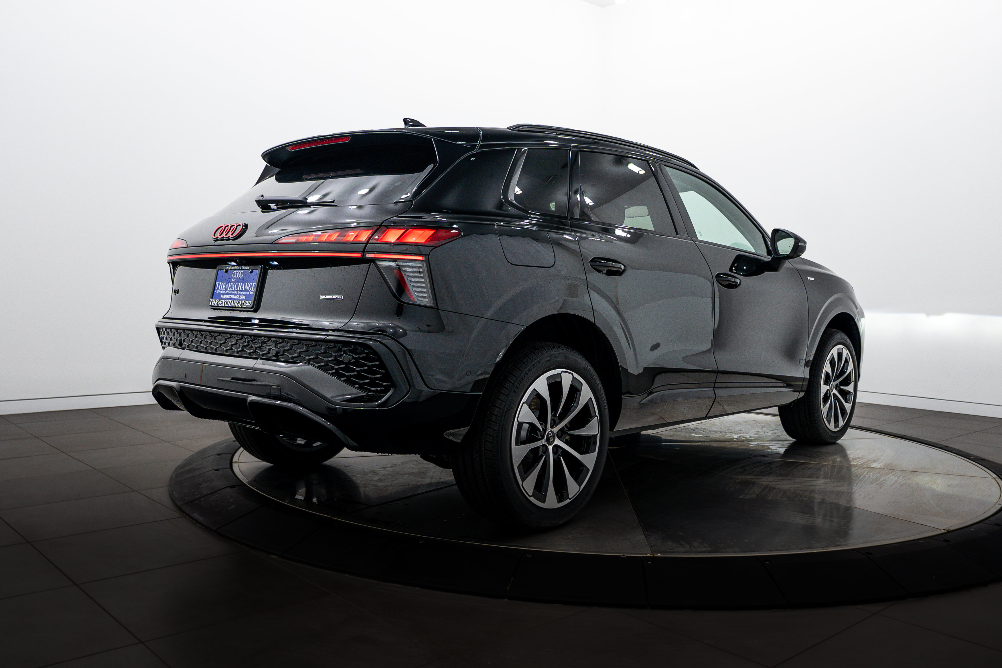 New 2026 Audi Q3 quattro 2.0T AWD/4WD image 4