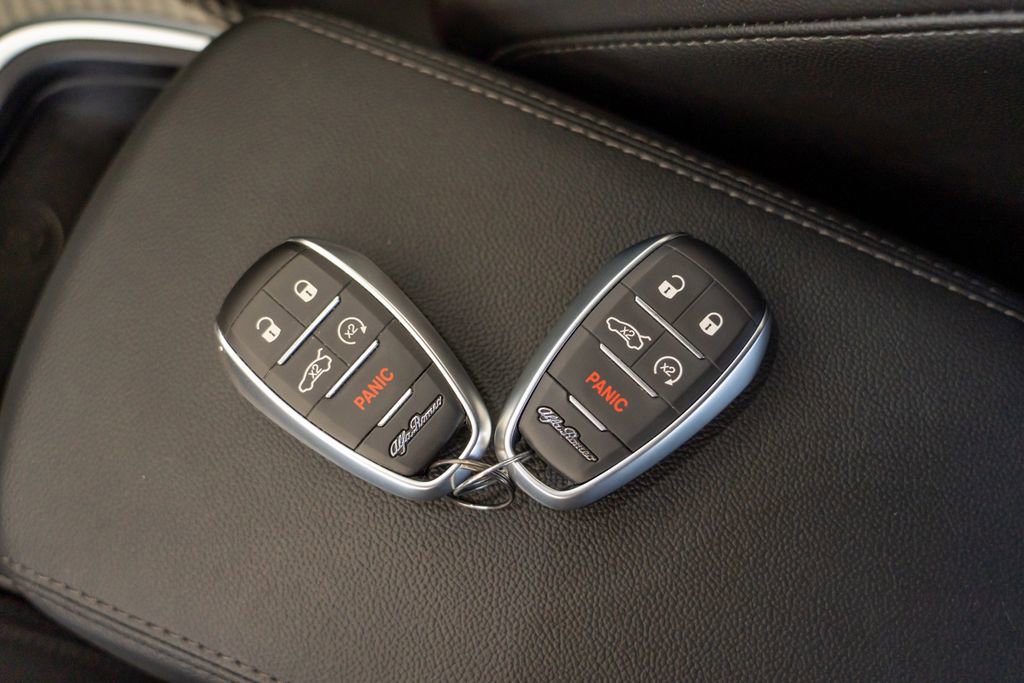 Used 2023 Alfa Romeo Giulia Quadrifoglio image 32