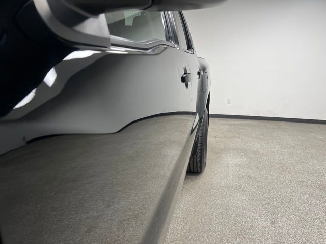 Used 2024 Nissan Frontier SV w/ Technology Package image 13