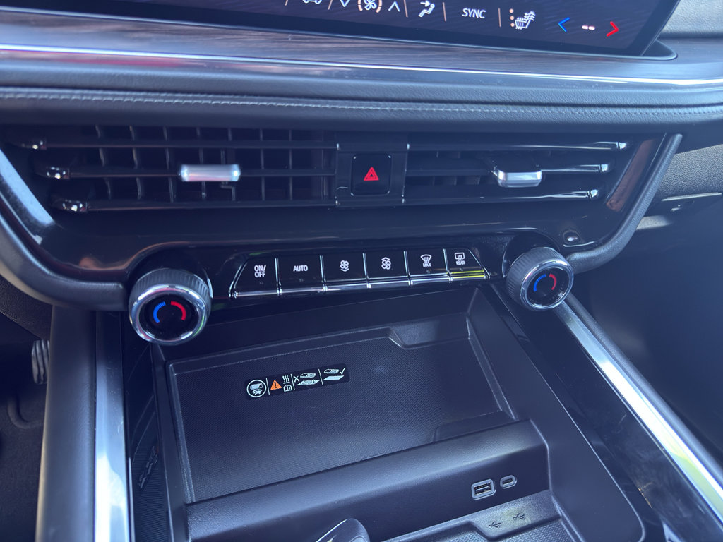 Used 2025 Chevrolet Suburban Z71 image 34