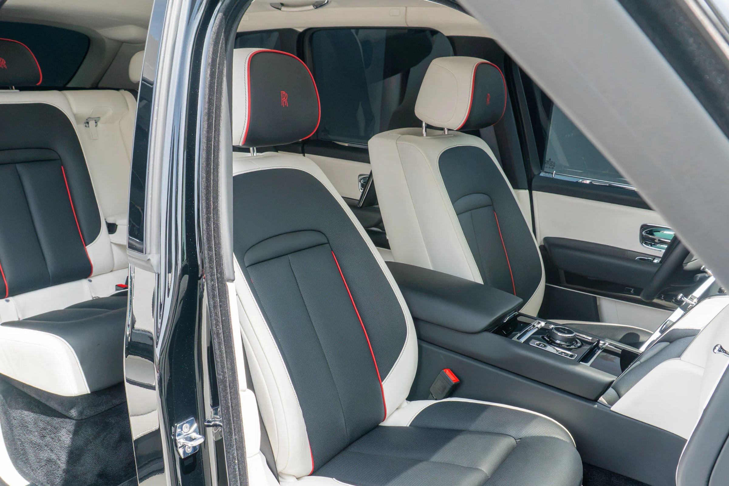 Used 2025 Rolls-Royce Cullinan AWD/4WD image 60