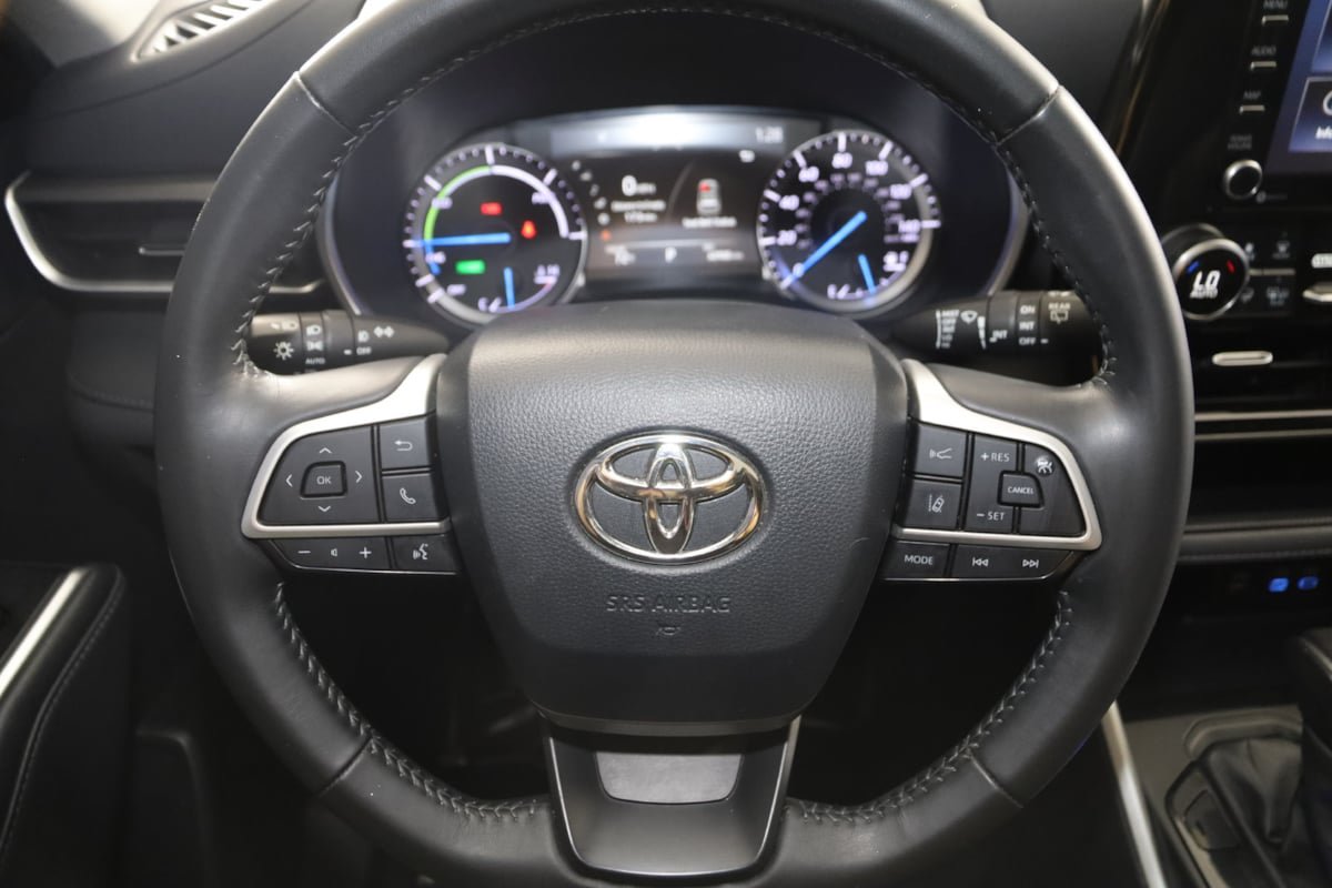 Used 2022 Toyota Highlander XLE FWD image 35