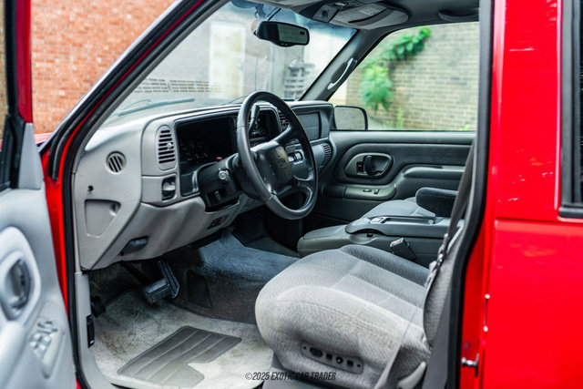 Used 1999 Chevrolet Tahoe LS image 38