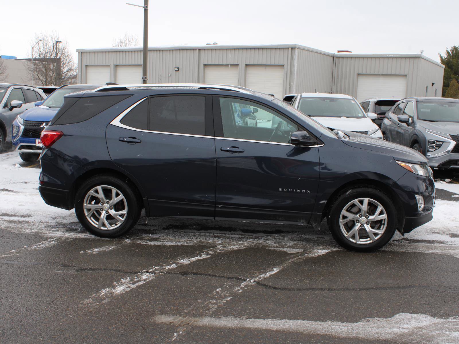 Used 2019 Chevrolet Equinox LT w/ Sun & Navigation Package image 4