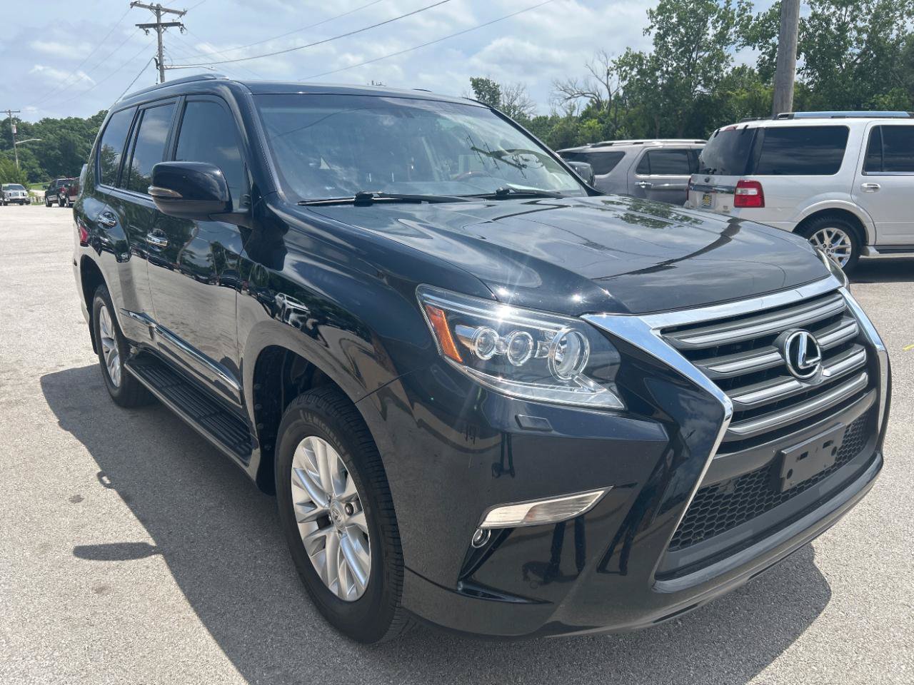 Used 2014 Lexus GX 460 w/ Premium Package AWD/4WD image 3