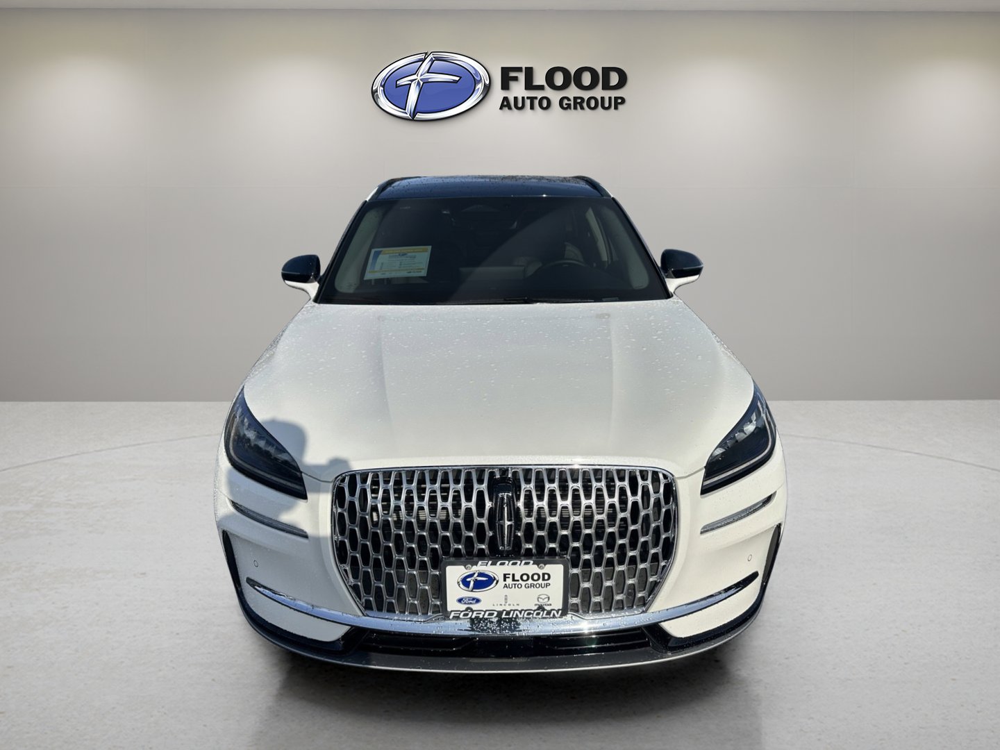 Used 2025 Lincoln Corsair Premiere w/ Equipment Group 101A image 2