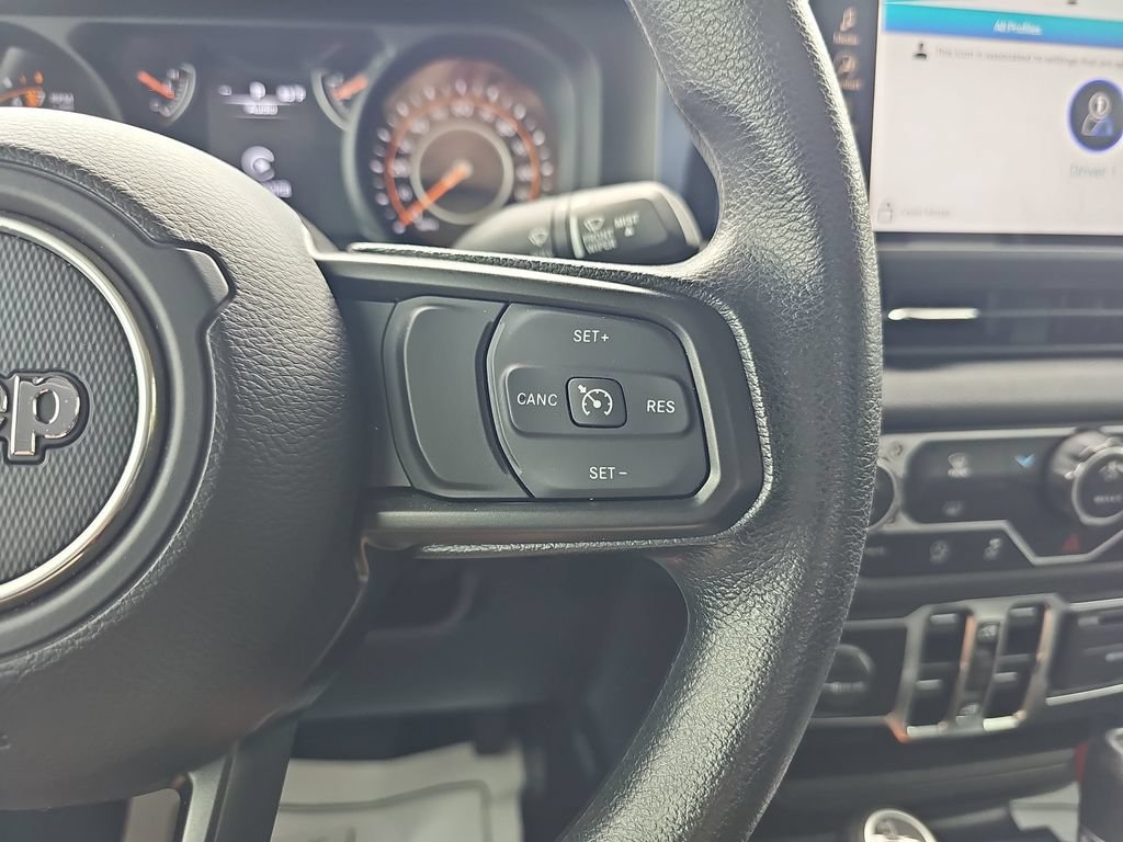 Used 2025 Jeep Gladiator Sport AWD/4WD image 18