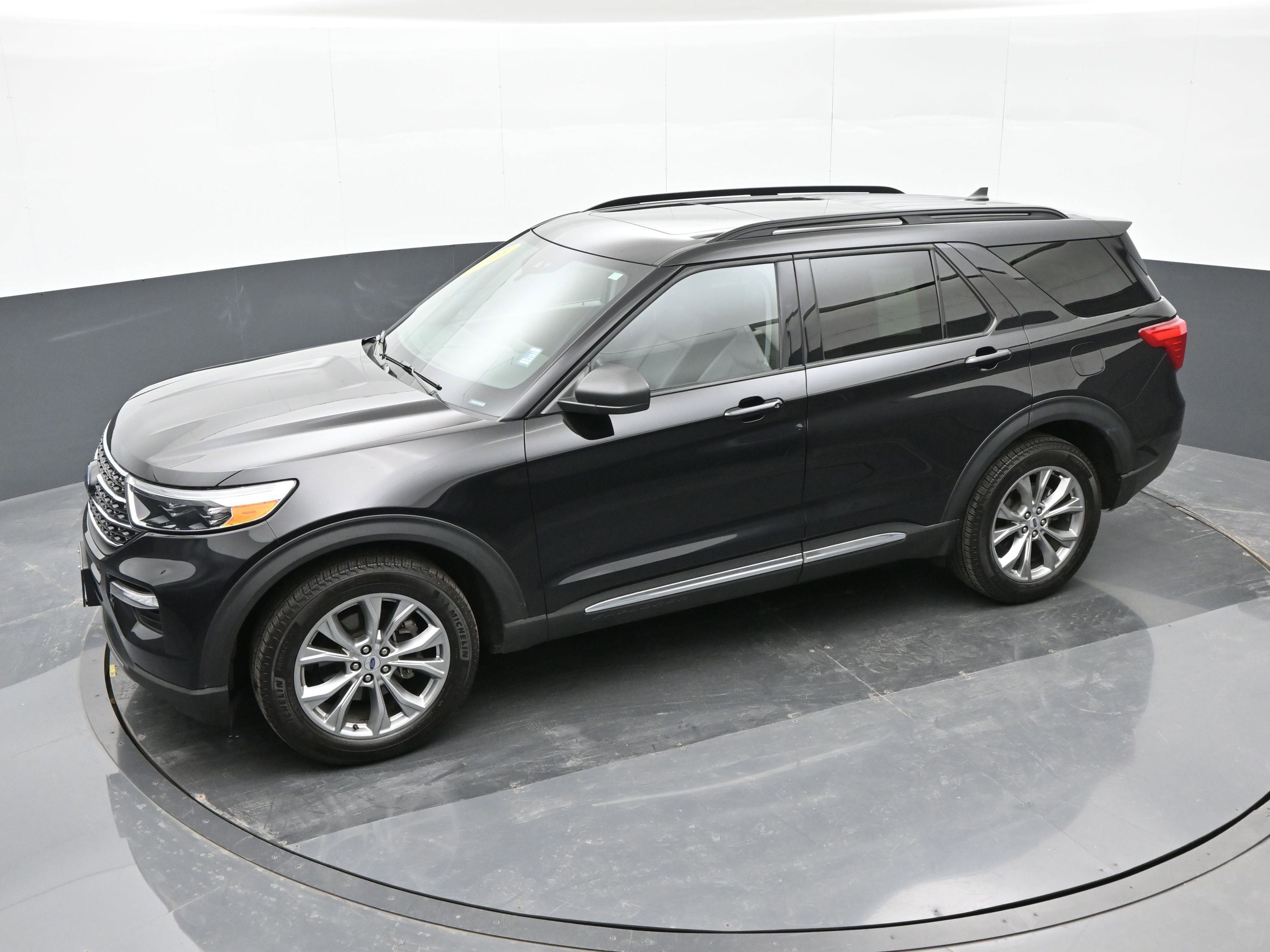 Used 2023 Ford Explorer XLT w/ Equipment Group 202A image 34