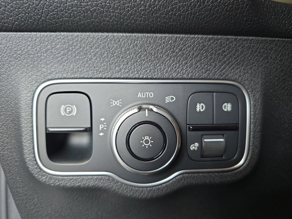New 2026 Mercedes-Benz GLB 250 image 26