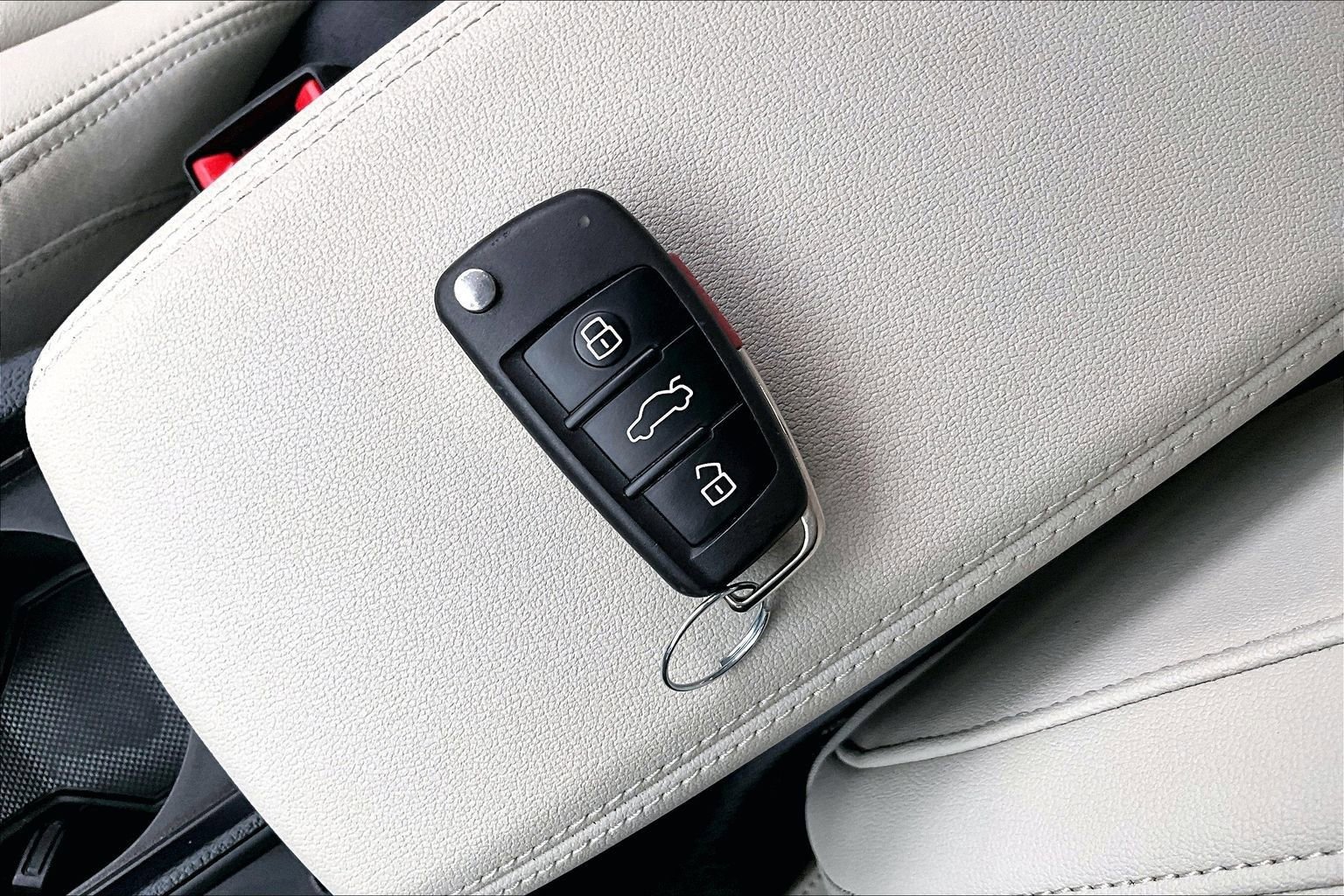 Used 2024 Audi Q3 2.0T Premium image 32