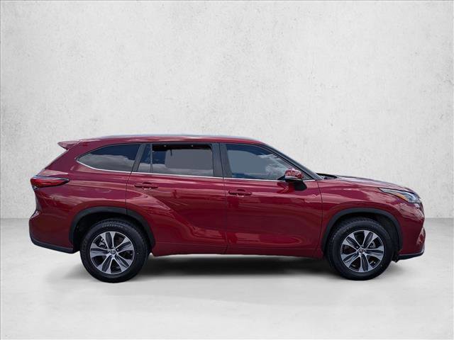 Used 2023 Toyota Highlander XLE FWD image 4